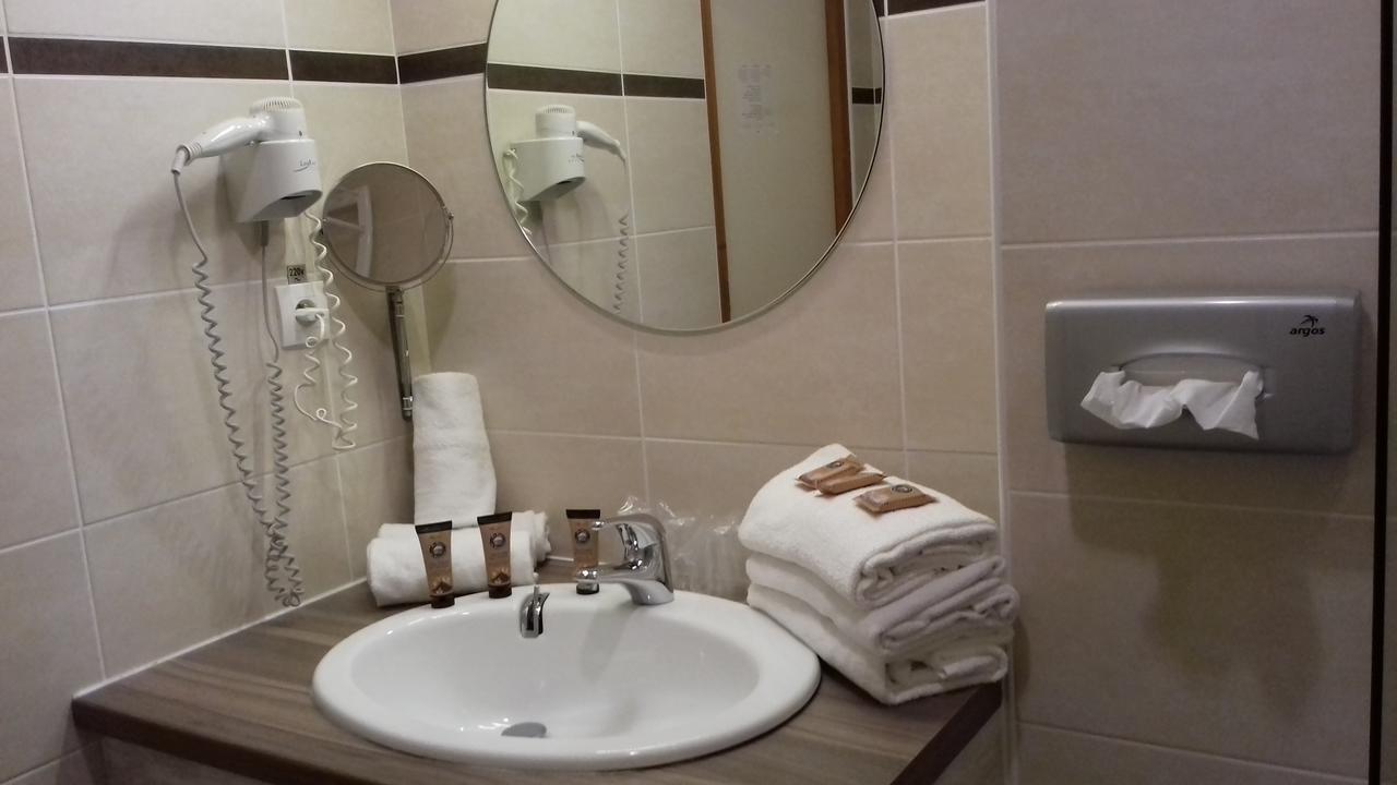 Hotel L'Escale Blanche ليه أورس المظهر الخارجي الصورة