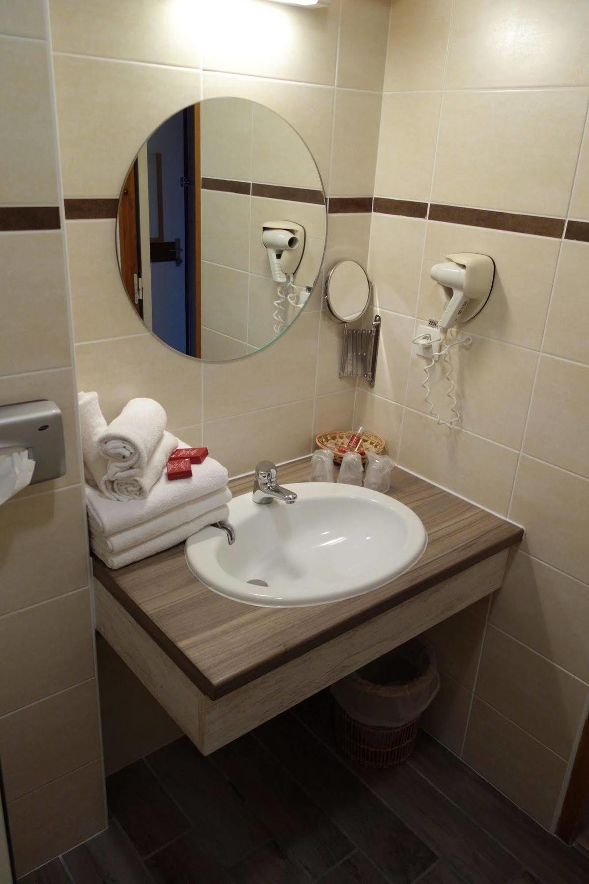 Hotel L'Escale Blanche ليه أورس المظهر الخارجي الصورة